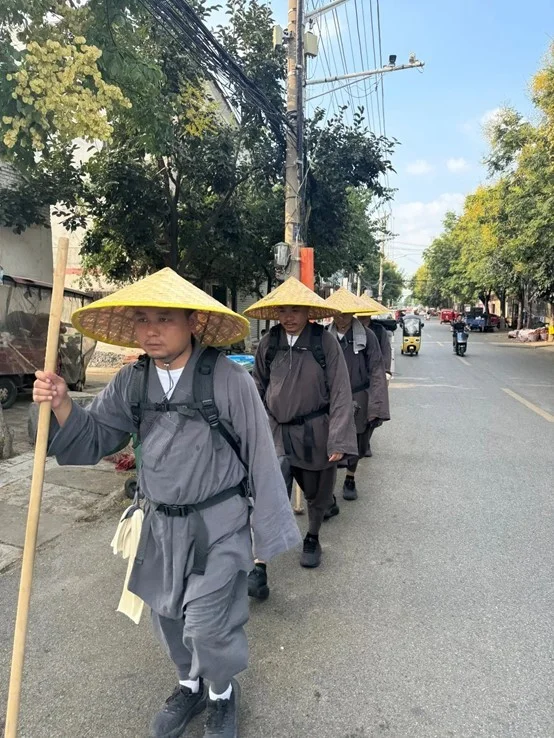 从少林寺至九华山，少林寺五比丘800公里行脚圆满