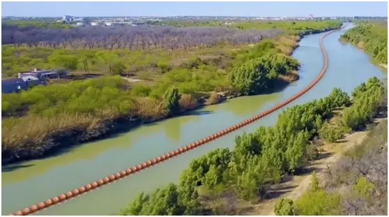 得州宣布将在美墨界河格兰德河中放置浮标屏障的概念图。图自CNN报道配图