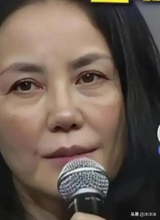 无滤镜大变样，杨幂苍老憔悴，朱茵成黄脸婆，那英老到认不出