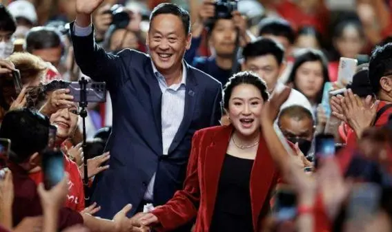 左为社他，右为贝东丹