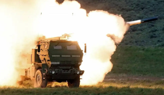 美国宣布向乌克兰军援11亿美元 含“海玛斯”火箭炮