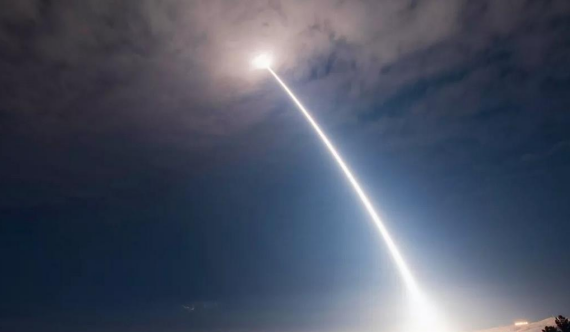 美国空军试射了一枚未带弹头的“民兵3”洲际导弹