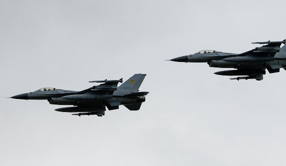乌空军高官抱怨F-16型号落后
