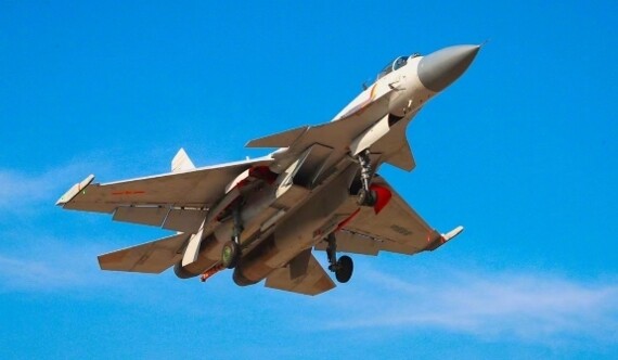 中国“飞鲨”歼-15首飞成功16周年