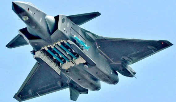 歼-20十五岁了 再看“威龙”首飞依然震撼