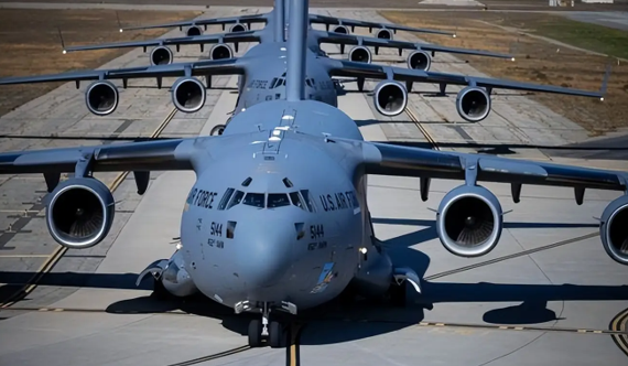 美空军8天内向中东地区调派至少42架重型运输机