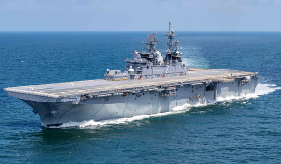 美将“的黎波里”号打击群调往中东前线