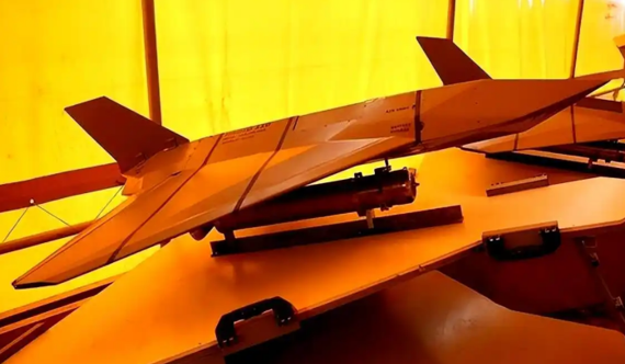 伊朗公布“哈迪德110”高速无人机打击画面