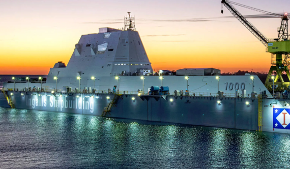 美军今年“第三把火”：朱姆沃尔特号也被烧了