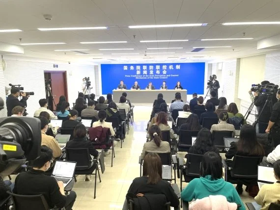 11月17日举行的国务院联防联控机制新闻发布会现场。新华社记者 蒋志强 摄