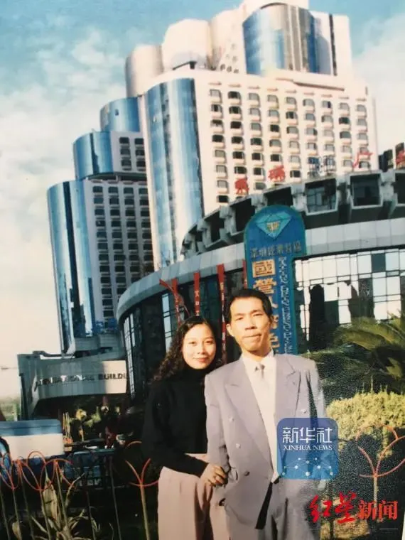 1996年劳荣枝和法子英在深圳的合影 图据新华社