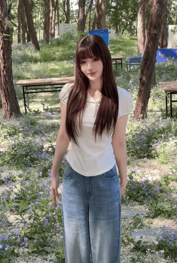 李小璐身材婀娜有致。