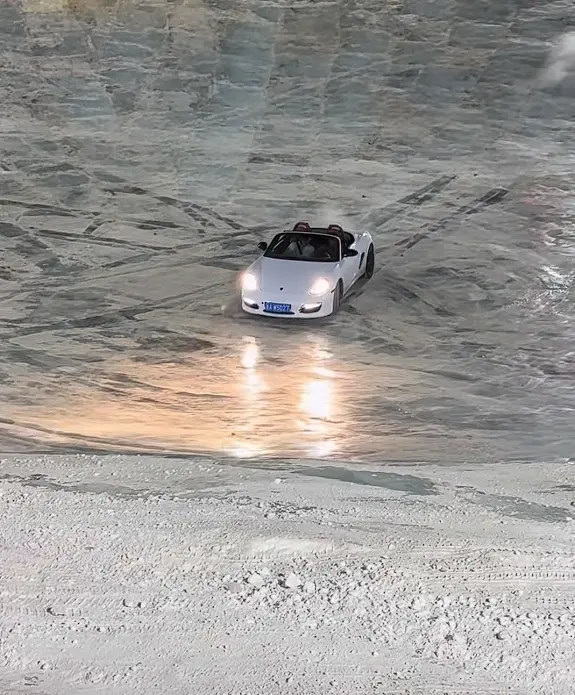 “长春第一冰锅”火爆出圈:四驱两驱都能玩 根本开不翻