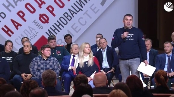 俄新社视频:普京支持者举行集会,一致支持他作为独立候选人参选