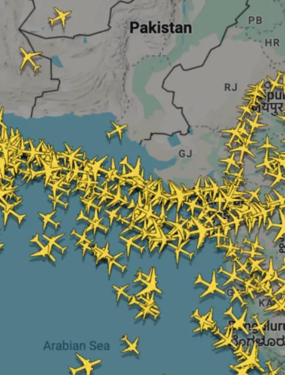 飞行航班信息平台显示，商业航空公司正避开巴基斯坦领空。图源：外媒