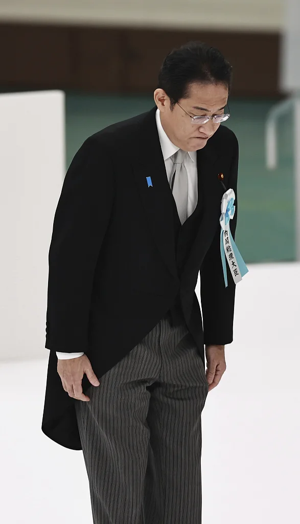 15日，日本东京，岸田文雄出席在千代田区日本武道馆举行的二战日本投降78周年“全国战殁者追悼仪式”。