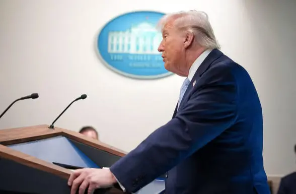 威胁轰炸伊朗民用设施，特朗普：不担心犯战争罪