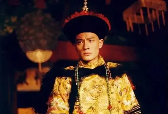 一个瓜十年后出现大反转，娱乐圈水真的深，网友：他替卓伟背锅了（娱乐圈的瓜在掩盖什么）