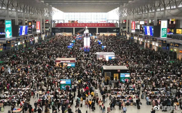 4月28日，上海虹桥火车站客流量大。李正好图