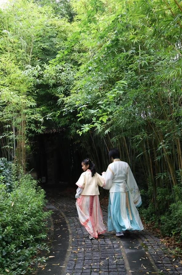夏季漫步咸宁竹林，度过身心舒畅时光-咸宁竹子博物馆诗词