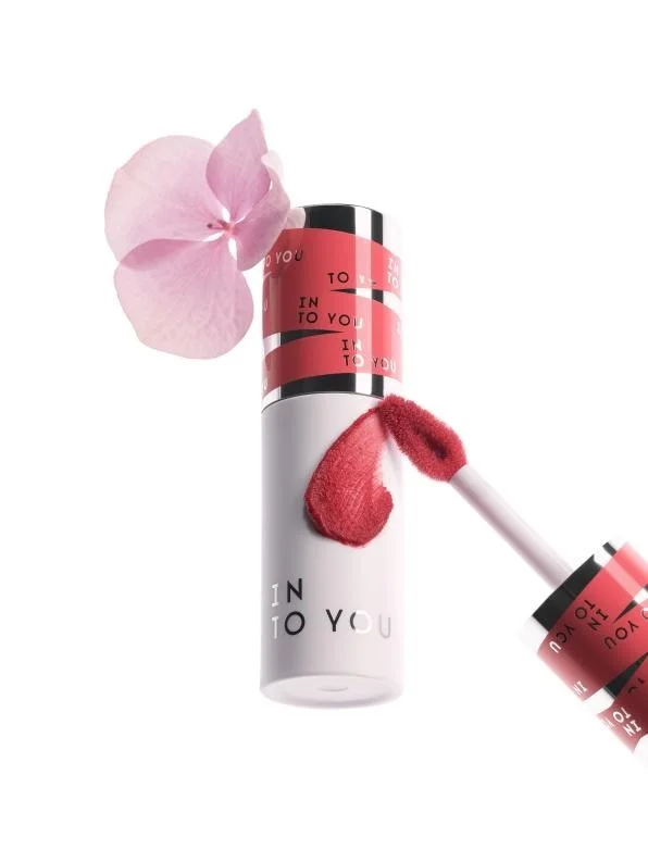 INTO YOU第二代女主角唇泥全新升级,首创院线级修护唇泥解锁唇妆新体验