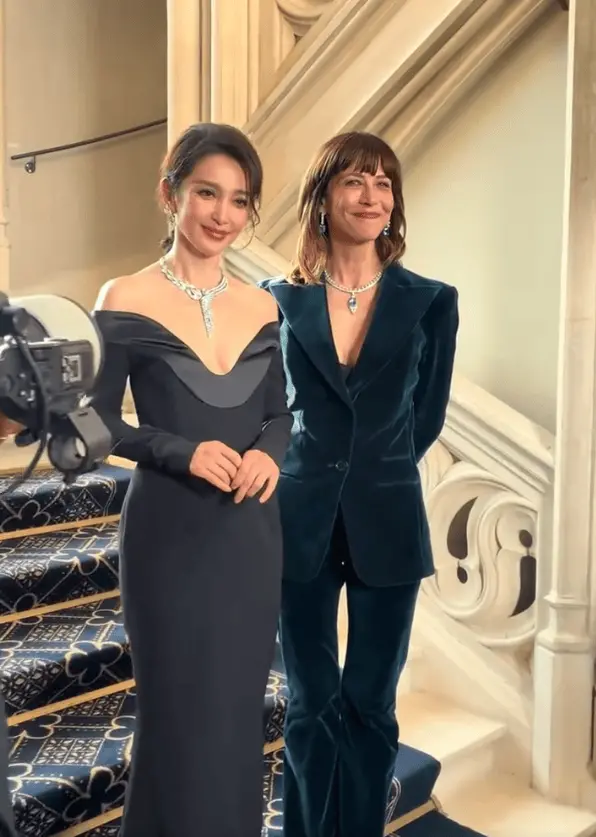 李冰冰与苏菲&middot;玛索身材高挑，气质优雅。