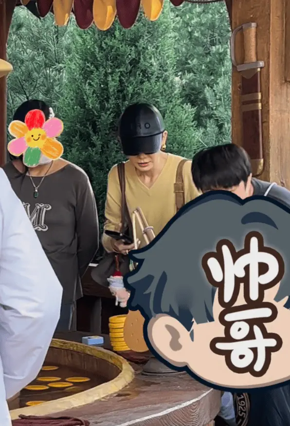 3岁Seven近照超萌肉嘟嘟圆脸神似妈妈。