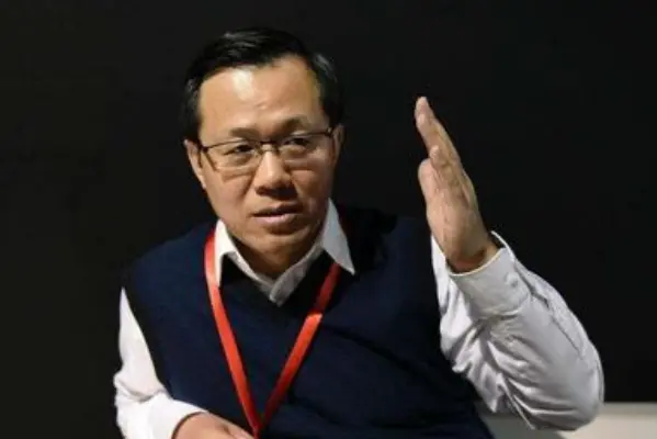 号称娱乐圈第一狗仔的卓伟，为什么揭那么多人的底还没人制裁他？（中国第一卓伟:中国第一狗仔）