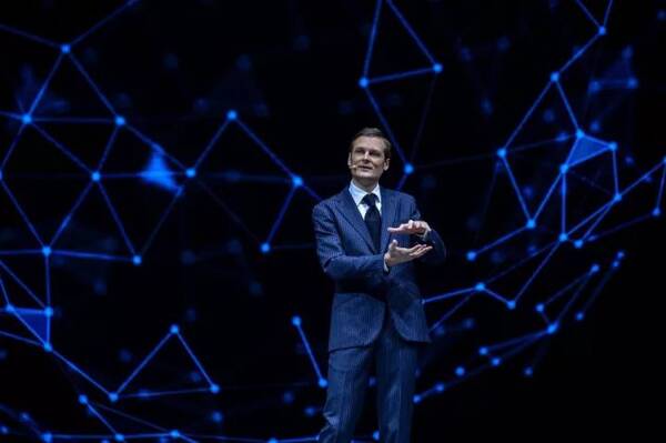 华为手机份额超苹果 Mate10新品发布会余承东