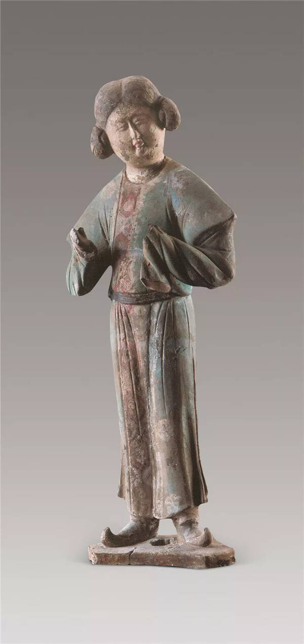 唐 开元十二年(724 年)蹀躞带胡服女立俑