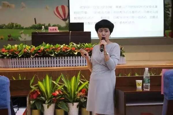 01 时间地点 2018年11月23日12月1日 海口市 02 课程安排 11月24日全 天 一、专题讲座:幼儿园教科研工作开展与高效执行力 1、教学管理:从课程要素看教学管理;?#24188;?#32455;实施看教学管理;园本教研中存在的问题。 2、科研管理:科研管理中存在的问题;如何高效开展课题研究?#38752;?#39064;的有效管理与推进。 3、教师管理:在日常教学中反思成长;在微课题的研究中成长;为教师搭建成长的?#25945;ā?二、专题讲座:幼儿园集体教学的设计与评价 1、集体教学活动概述:集体教学的概念?#24739;?#20307;教学的利弊?#24739;?#20307;教学的功能。 2、
