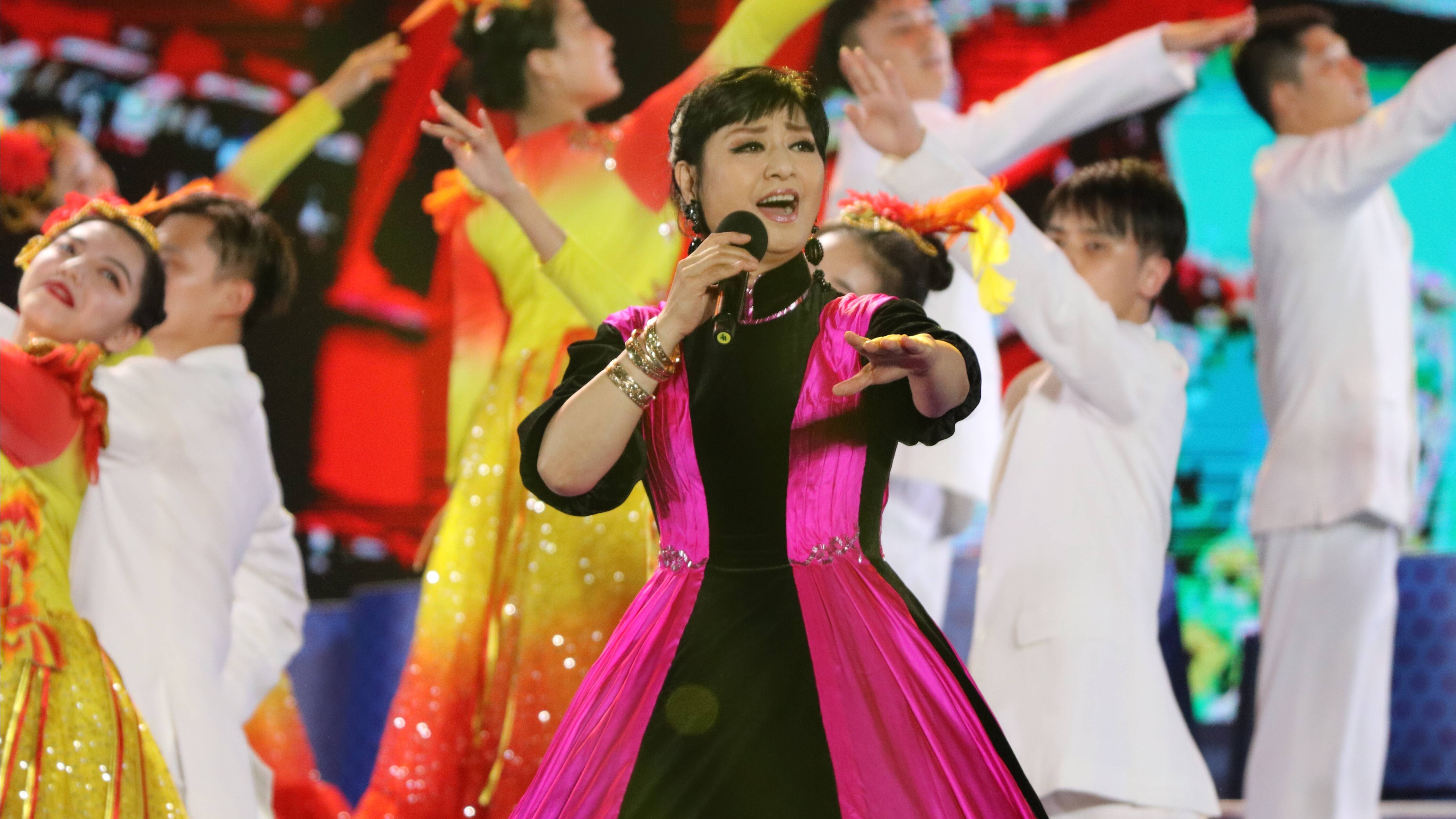 会火  更多内容 2020-08-11 19:47:48 近日,著名歌唱家殷秀梅现身