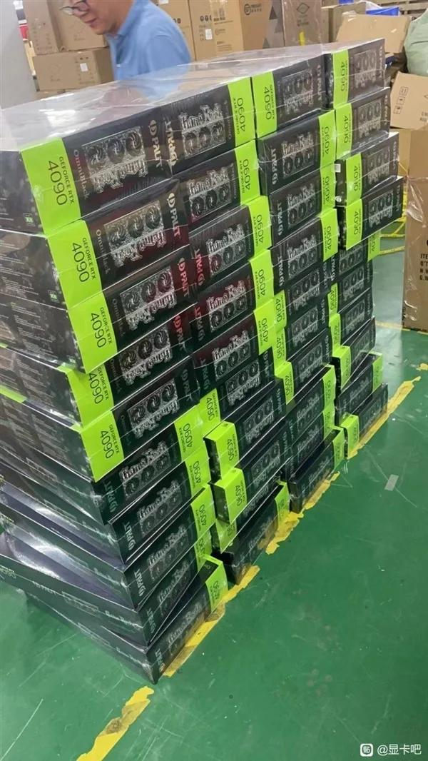 英伟达禁售下架前：大量RTX 4090在国内聚集场面壮观 被&ldquo;神级&rdquo;拆解