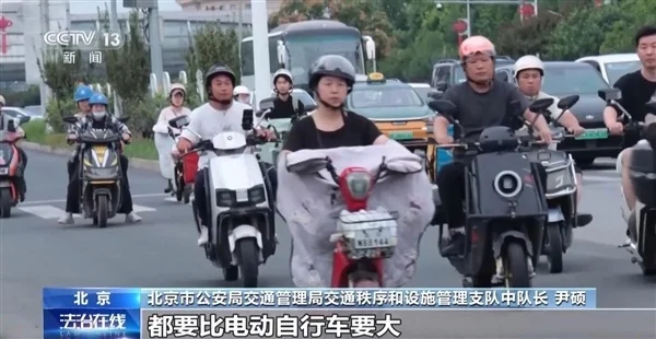 央视曝光黑车产业链！超标电摩伪装合规电动车上路：几十元假牌想瞒天过海