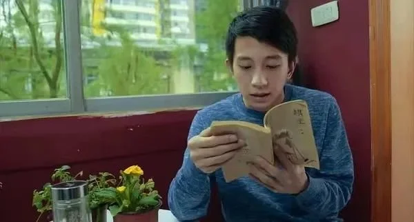 《沙发上的人》