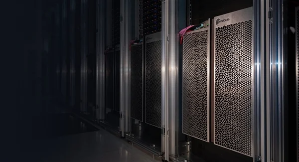 NVIDIA GPU弱爆了！世界第一AI芯片升级4万亿晶体管、90万核心