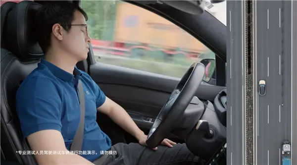 蔚来演示行业首个量产“紧急自主靠边停车“：高管疑内涵余承东