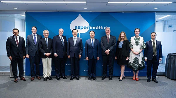 中国副部长马朝旭同美国战略学术界人士举行座谈