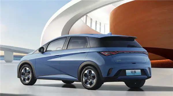 中国新能源
10月出口直接翻倍 比亚迪第一 超2、3名之和