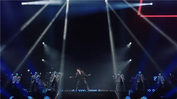 马斯克点赞宇树机器人给王力宏演唱会伴舞 王兴兴首次回应