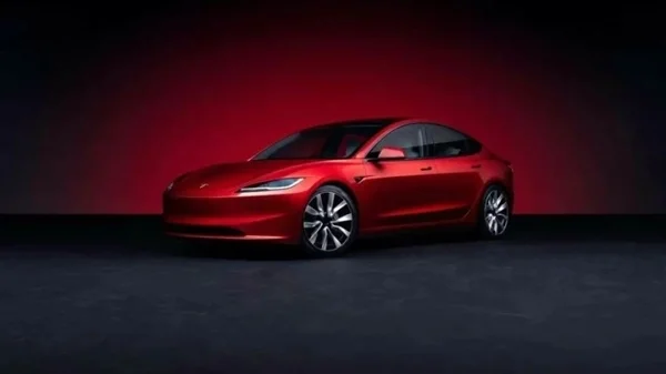 真“自动挡”来了！特斯拉新款Model 3可自动选择前进后退