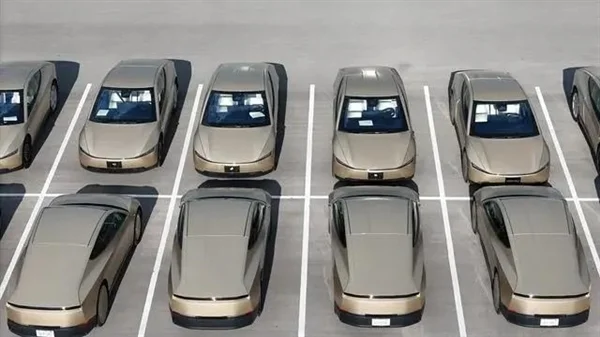 约60台特斯拉Cybercab量产版惊现得州工厂：方向盘竟然还在！