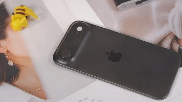 iPhone 17 Air渲染图