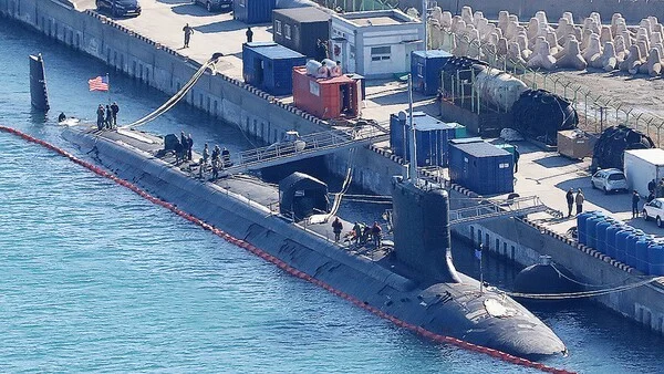 美国海军弗吉尼亚级核潜艇“密苏里号”(SSN-780)停泊在釜山港。 中央日报
