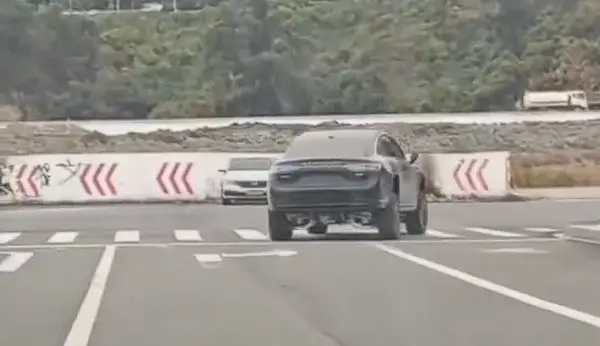 套了个S9的壳子 享界神秘新车路试：离地间隙超高