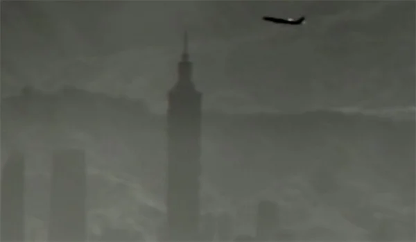 东部战区开展“正义使命-2025”演习，解放军无人机俯瞰台北101大厦 视频截图