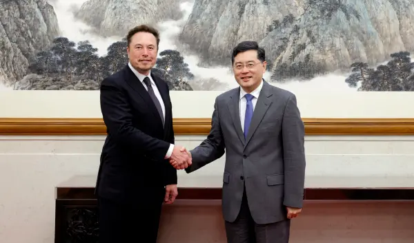 5月30日，国务委员兼外长秦刚在北京会见特斯拉首席执行官马斯克。图源：外交部网站