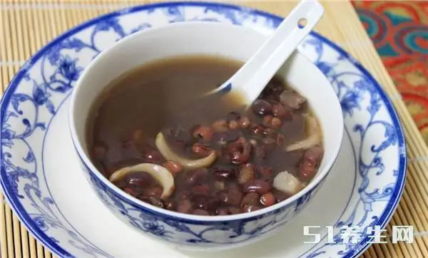 薏米炒熟和生的有什么区别，搭配什么吃可以达到最好的祛湿效果？-炒熟的薏米好还是生的薏米好