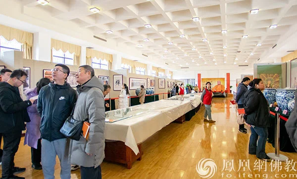 观众徜徉其中，感受中华传统文化的魅力