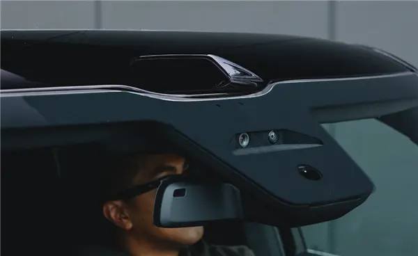 为何不学特斯拉弃用激光雷达 Rivian CEO：成本低 可补足摄像头短板